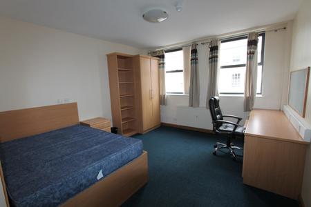 9 bedroom Flat to let in Warwick Street, Leamington Spa, CV32