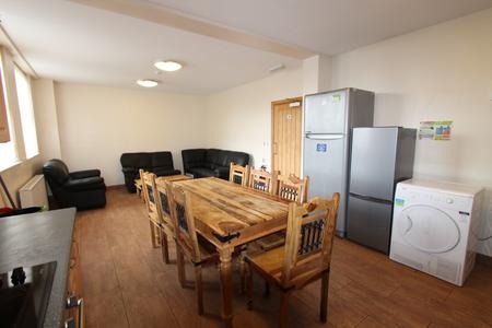 6 bedroom Flat to let in Warwick Street, Leamington Spa, CV32