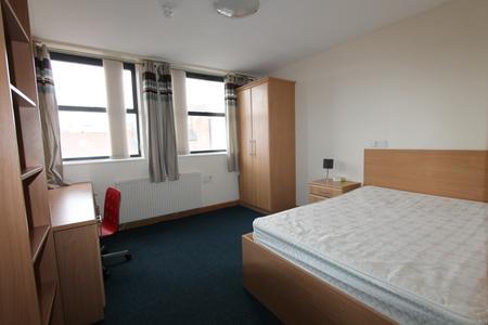 6 bedroom Flat to let in Warwick Street, Leamington Spa, CV32