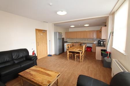 6 bedroom Flat to let in Warwick Street, Leamington Spa, CV32