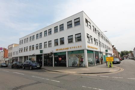 9 bedroom Flat to let in Warwick Street, Leamington Spa, CV32