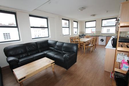 9 bedroom Flat to let in Warwick Street, Leamington Spa, CV32