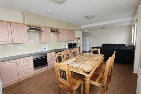 9 bedroom Flat to let in Warwick Street, Leamington Spa, CV32