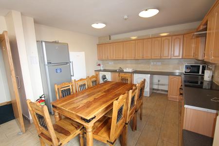 6 bedroom Flat to let in Warwick Street, Leamington Spa, CV32