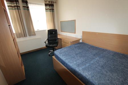 6 bedroom Flat to let in Warwick Street, Leamington Spa, CV32