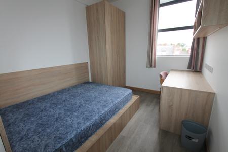9 bedroom Flat to let in Warwick Street, Leamington Spa, CV32