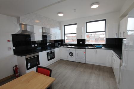 9 bedroom Flat to let in Warwick Street, Leamington Spa, CV32
