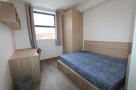 9 bedroom Flat to let in Warwick Street, Leamington Spa, CV32