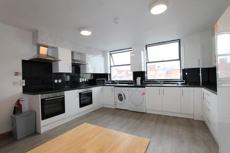9 bedroom Flat to let in Warwick Street, Leamington Spa, CV32