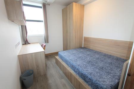 9 bedroom Flat to let in Warwick Street, Leamington Spa, CV32