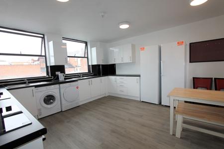 9 bedroom Flat to let in Warwick Street, Leamington Spa, CV32
