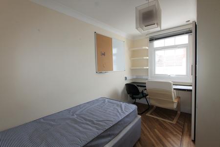5 bedroom Flat to let in Warwick Street, Leamington Spa, CV32