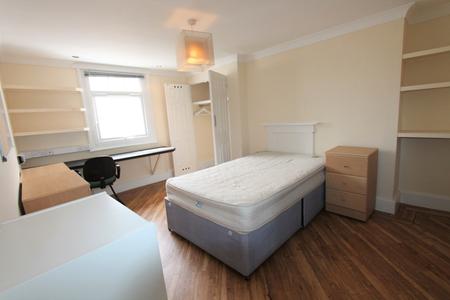 5 bedroom Flat to let in Warwick Street, Leamington Spa, CV32