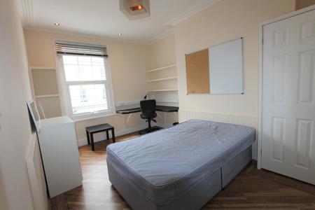 5 bedroom Flat to let in Warwick Street, Leamington Spa, CV32