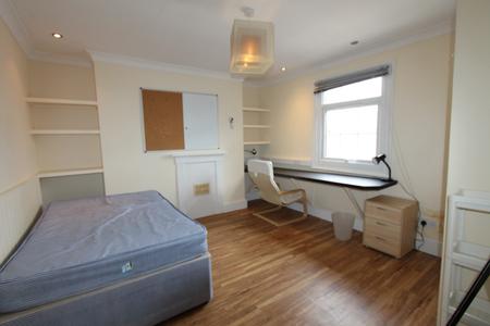 5 bedroom Flat to let in Warwick Street, Leamington Spa, CV32