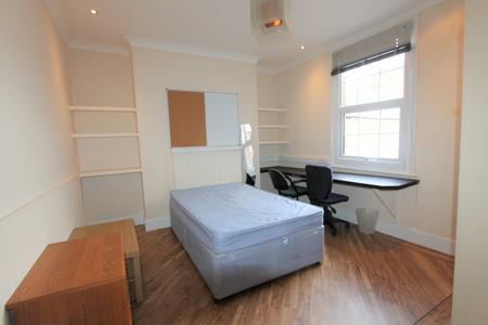 5 bedroom Flat to let in Warwick Street, Leamington Spa, CV32