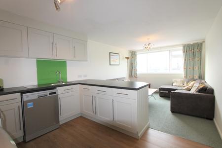 6 bedroom Flat to let in Willes Road, Leamington Spa, CV31