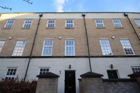 3 bedroom Town house to let in Phoenix Boulevard, York, YO26