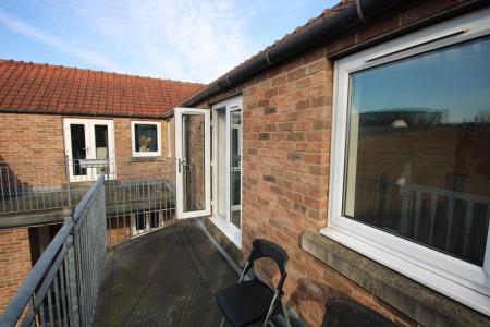 2 bedroom Terraced House to let in Garden Court, Heslington, York, YO10