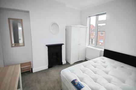 4 bedroom End of terrace house to let in Rose Street, York, YO31