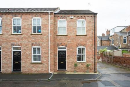 3 bedroom End of terrace house to let in Chaucer Street, York, YO10