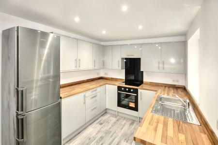 2 bedroom Semi-detached house to let in Handley Close, Rawcliffe, York, YO30