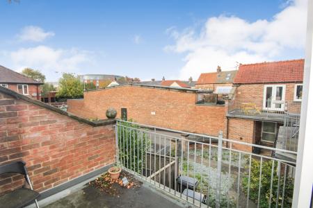2 bedroom Terraced House to let in Garden Court, Heslington, York, YO10