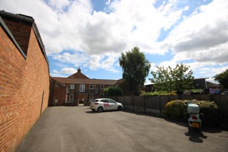 2 bedroom Terraced House to let in Garden Court, Heslington, York, YO10