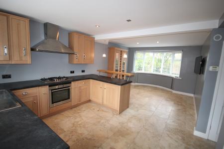 5 bedroom Detached house to let in Chantry Grove, Poppleton, York, YO26