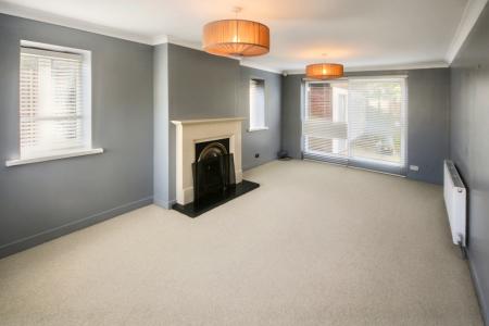 5 bedroom Detached house to let in Chantry Grove, Poppleton, York, YO26