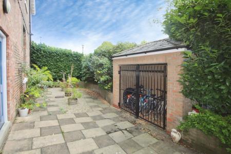1 bedroom Flat to let in Fawcett Street, City Centre, York, YO10