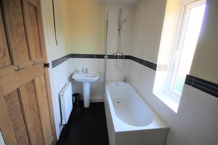 3 bedroom Terraced House to let in Clive Grove, Holgate, York, YO24