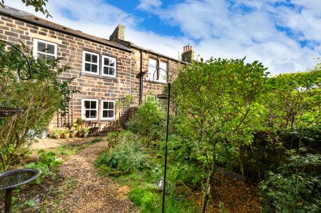 3 bedroom Terraced House for sale in Football, Yeadon, LS19