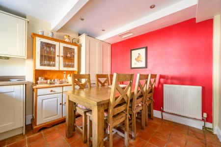 3 bedroom Terraced House for sale in Football, Yeadon, LS19