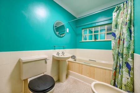 3 bedroom Terraced House for sale in Football, Yeadon, LS19