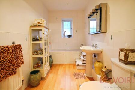 2 bedroom Apartment for sale in The Hollies, Pool In Wharfedale, Otley, Leeds, LS21