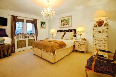 2 bedroom Apartment for sale in The Hollies, Pool In Wharfedale, Otley, Leeds, LS21