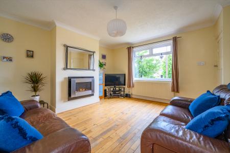 3 bedroom End of terrace house for sale in West Park, West Yorkshire, Guiseley, LS20