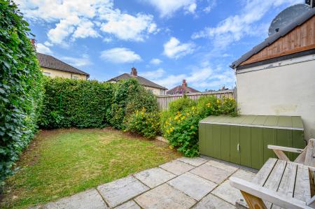 3 bedroom End of terrace house for sale in West Park, West Yorkshire, Guiseley, LS20
