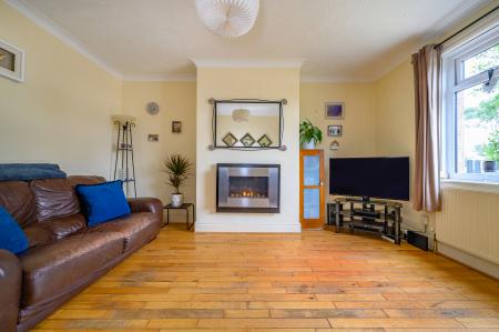 3 bedroom End of terrace house for sale in West Park, West Yorkshire, Guiseley, LS20