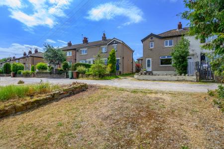 3 bedroom End of terrace house for sale in West Park, West Yorkshire, Guiseley, LS20