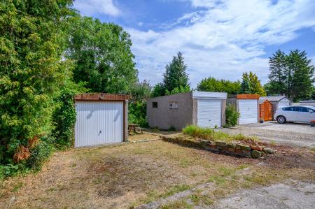 3 bedroom End of terrace house for sale in West Park, West Yorkshire, Guiseley, LS20