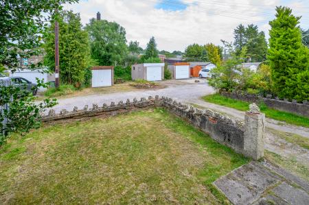 3 bedroom End of terrace house for sale in West Park, West Yorkshire, Guiseley, LS20