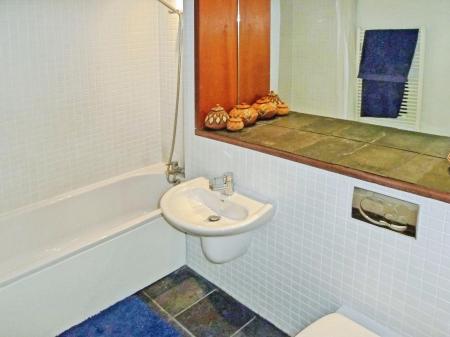 2 bedroom Flat to let in Lilycroft Road, Bradford, BD9