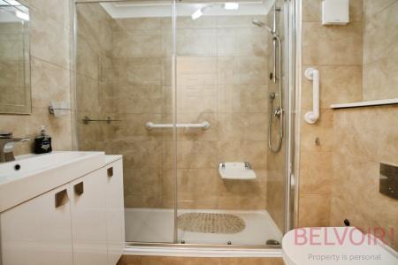 2 bedroom Flat for sale in Sutton Court, West Yorkshire, Bingley, BD16