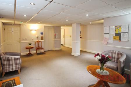 2 bedroom Flat for sale in Sutton Court, West Yorkshire, Bingley, BD16