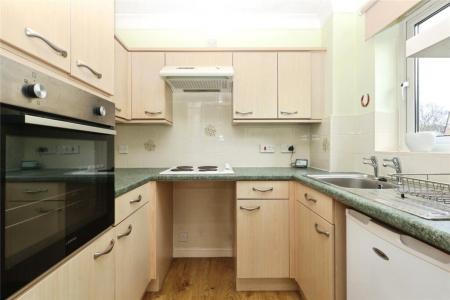 2 bedroom Flat for sale in Sutton Court, West Yorkshire, Bingley, BD16