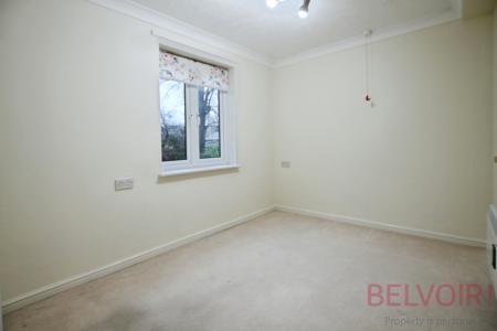 2 bedroom Flat for sale in Sutton Court, West Yorkshire, Bingley, BD16