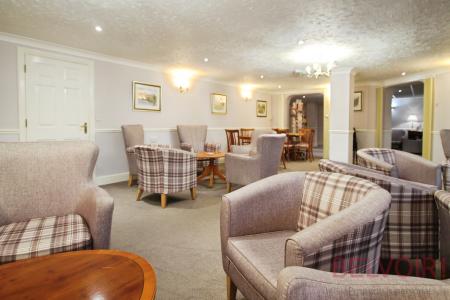 2 bedroom Flat for sale in Sutton Court, West Yorkshire, Bingley, BD16