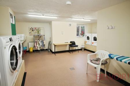 2 bedroom Flat for sale in Sutton Court, West Yorkshire, Bingley, BD16